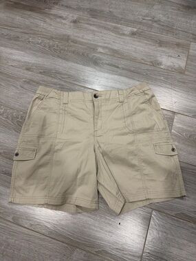 Style & Co. Women's Light Khaki Cargo Shorts size 18